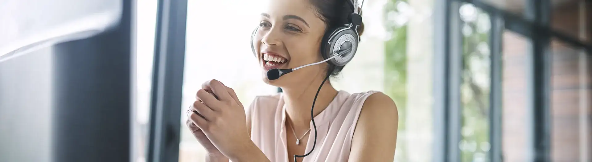 Top 5 Ways of Improving Customer Experience in Telecom with Virtual Assistants - Banner
